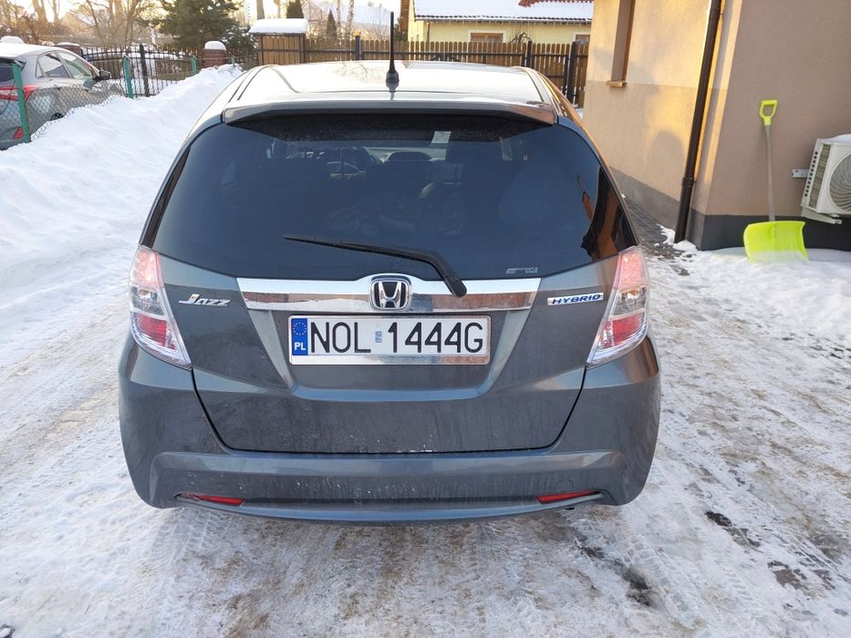 Honda jazz hybryda 2013r bardzo ekonomiczna