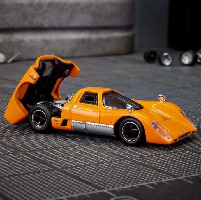 Hot wheels elite 64 mclaren m6gt