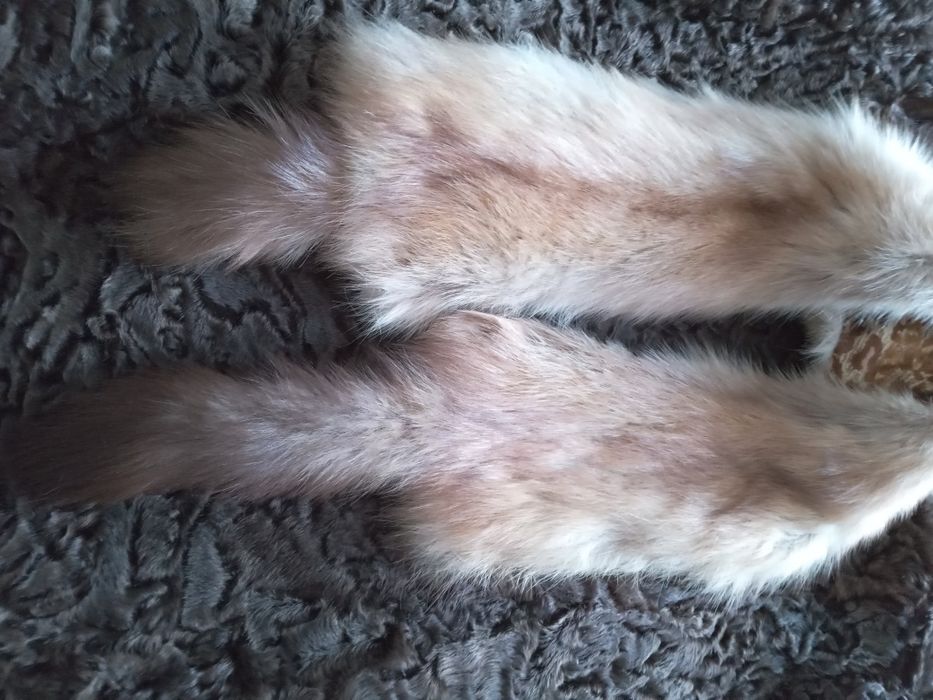 Норковый  соболий и лисий палантины.