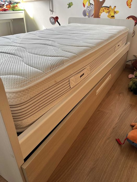 Cama individual + colchão Pikolin + cama extra (gavetão) + mesa de cabeceira