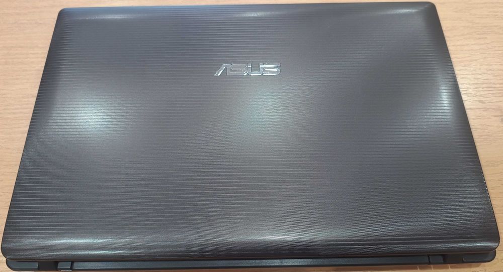 Laptop Asus X53U AMD E-450/4GB/250 GB HDD/ Radeon HD 6320/