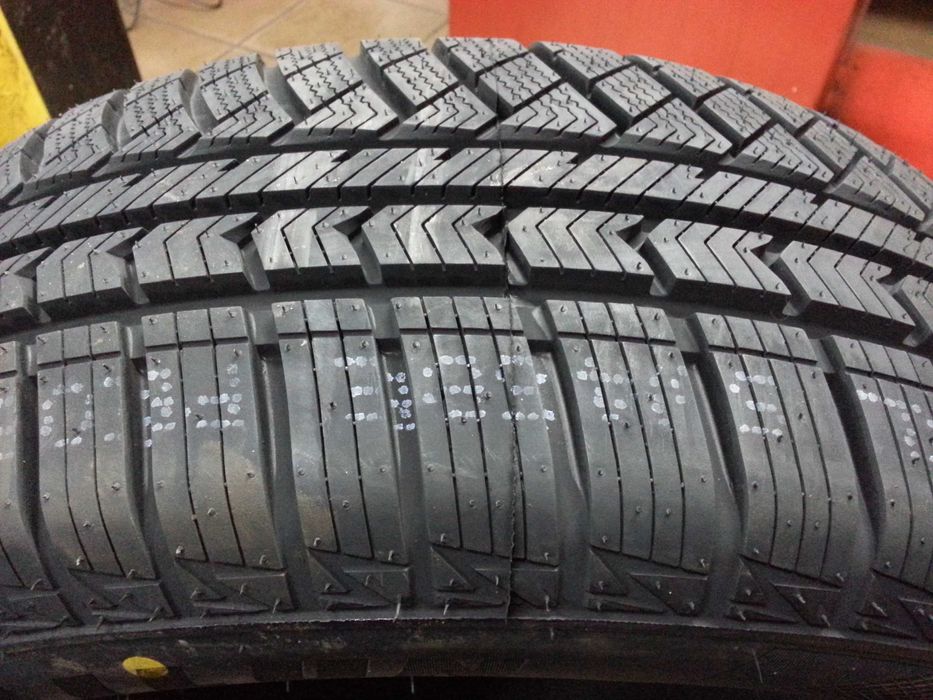 Opony całoroczne wielosezonowe 205/60r16 96V  Sailun Atrezzo 4Seasons