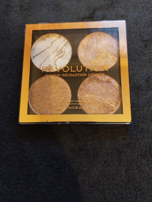 Make Up Revolution paletka bronzerów i rozświetlaczy