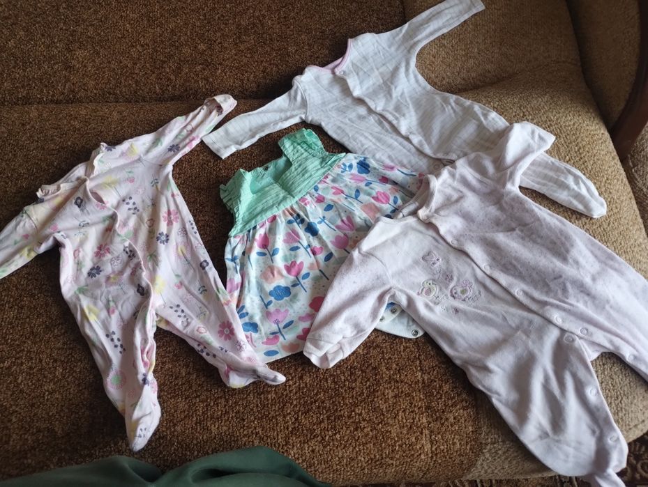 Віддам одяг до 1 року життя