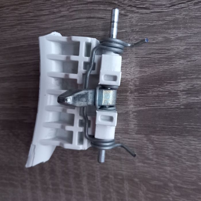 Zaczep do zamknięcia drzwiczek pralki electrolux