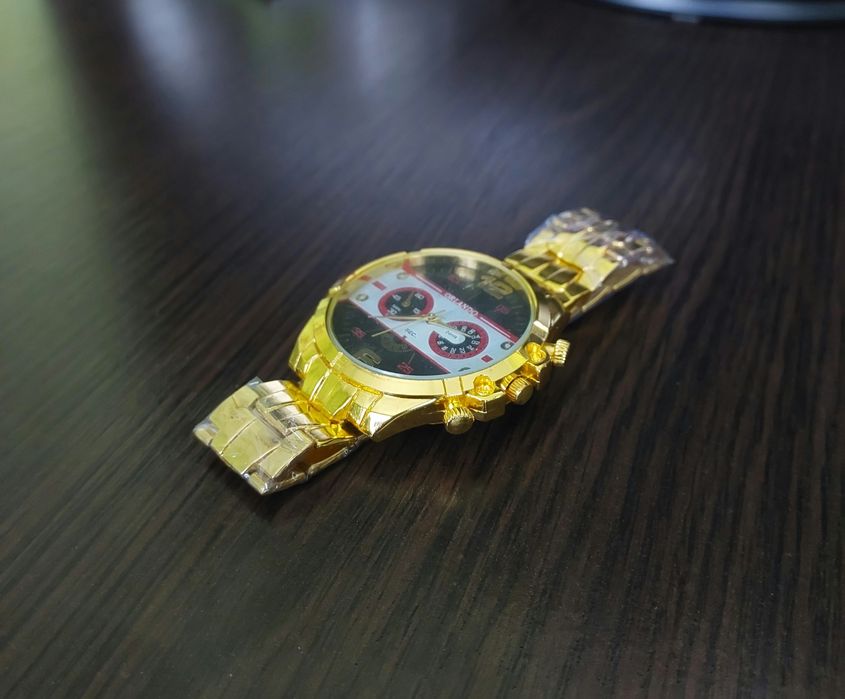 Чоловічій годинник на руку