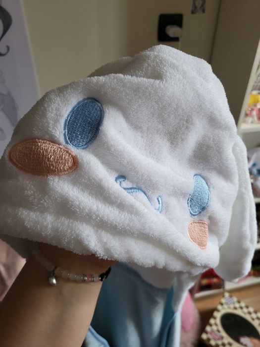 Cinnamoroll Sanrio – pluszowa narzutka / ponczo / kocyk z kapturem i uszami