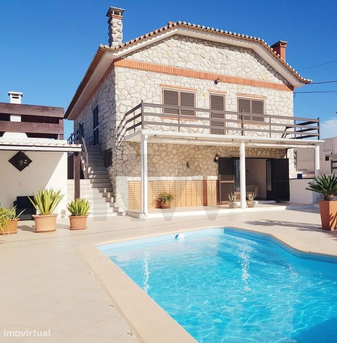 Moradia T5 isolada 301,20m2, com piscina na Aldeia Quinta do Anjo/Palm