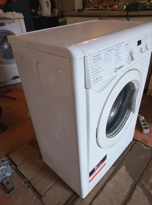 Рабочая стиральная машина