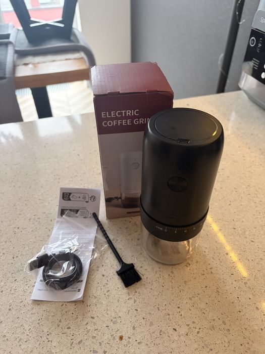 Кавоварка Delonghi Dedica EC885 + Кавомолка