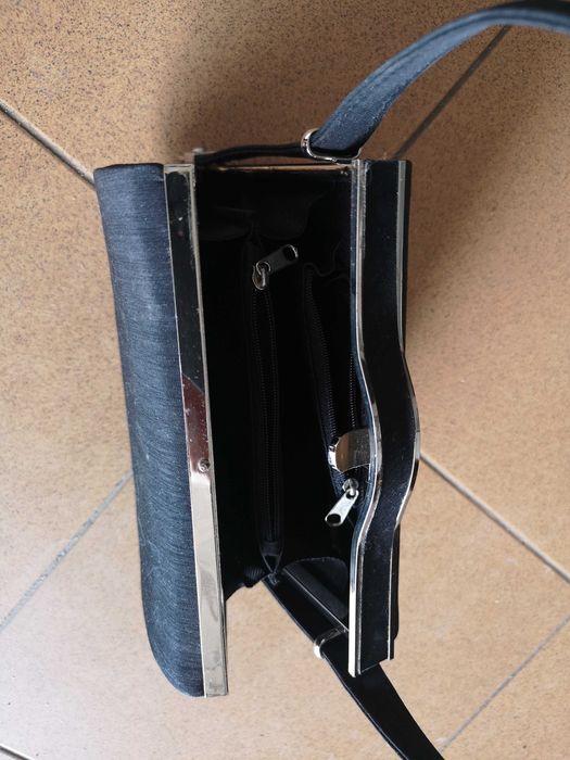 Mala de mão e a tiracolo