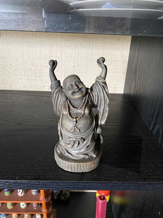 escultura happy budda antiga