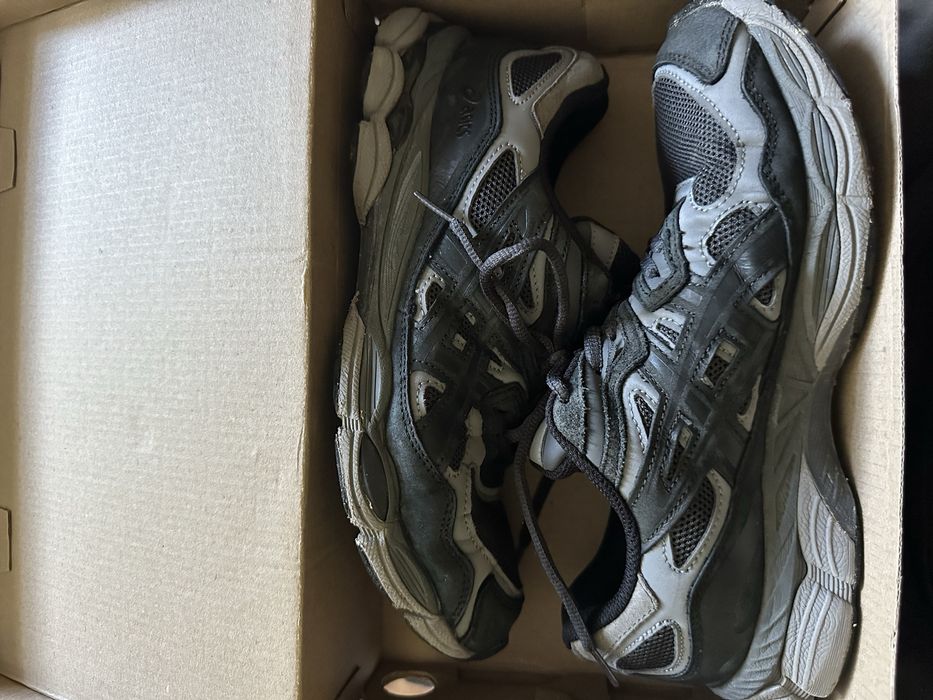 Чоловічі кросівки ASICS GEL-NYC розмір 43 на 27.5 см б/у