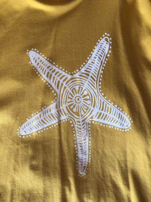 T-shirt sem mangas com capuz