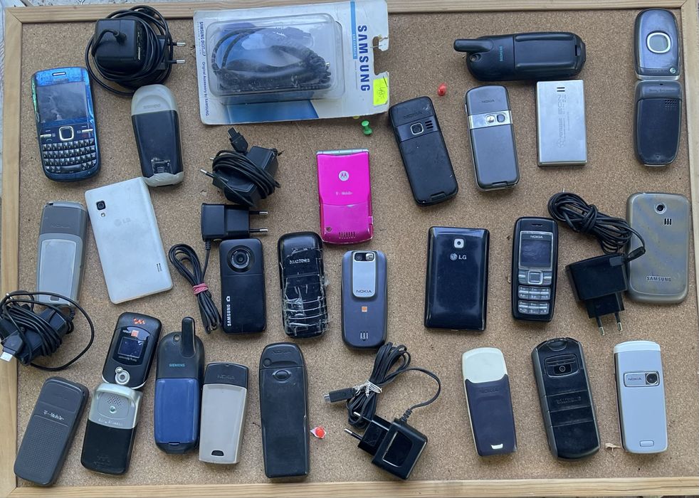 Telefony NOKIA 3310 SAMSUNG SIMENS  SONY + ładowarki do nich