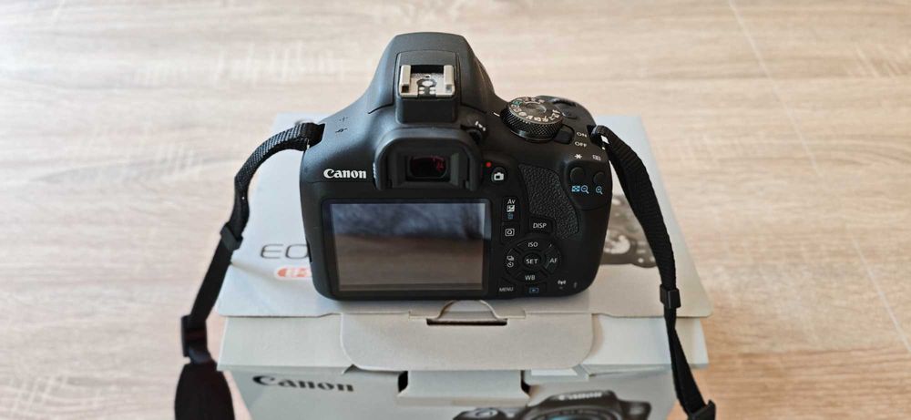 Canon EOS 2000D