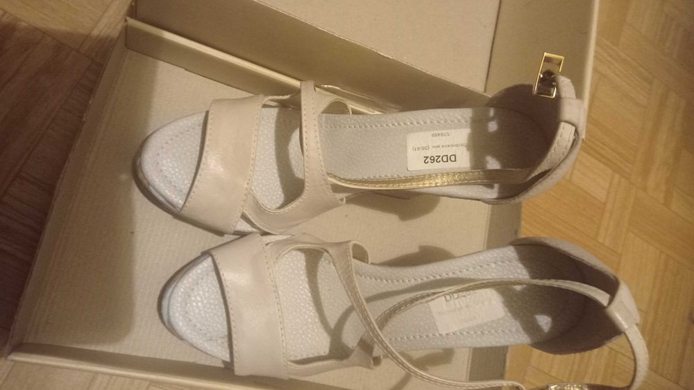 босоножки на танкетке р.40 каблук 13