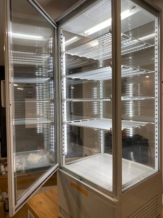 Шафа холодильна Reednee white вітрина барна настільна біла