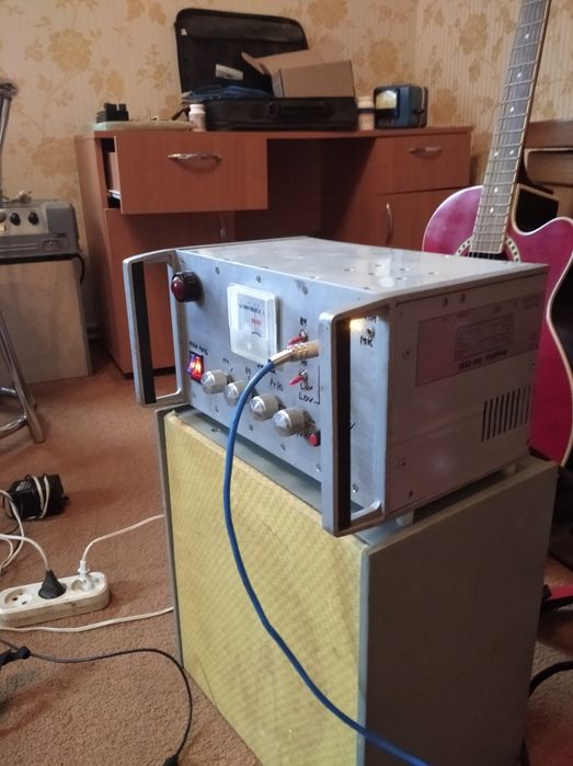 Продам ламповий гітарний підсилювач потужністю  6ват ,..