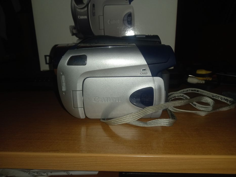Видеокамера Canon DC301