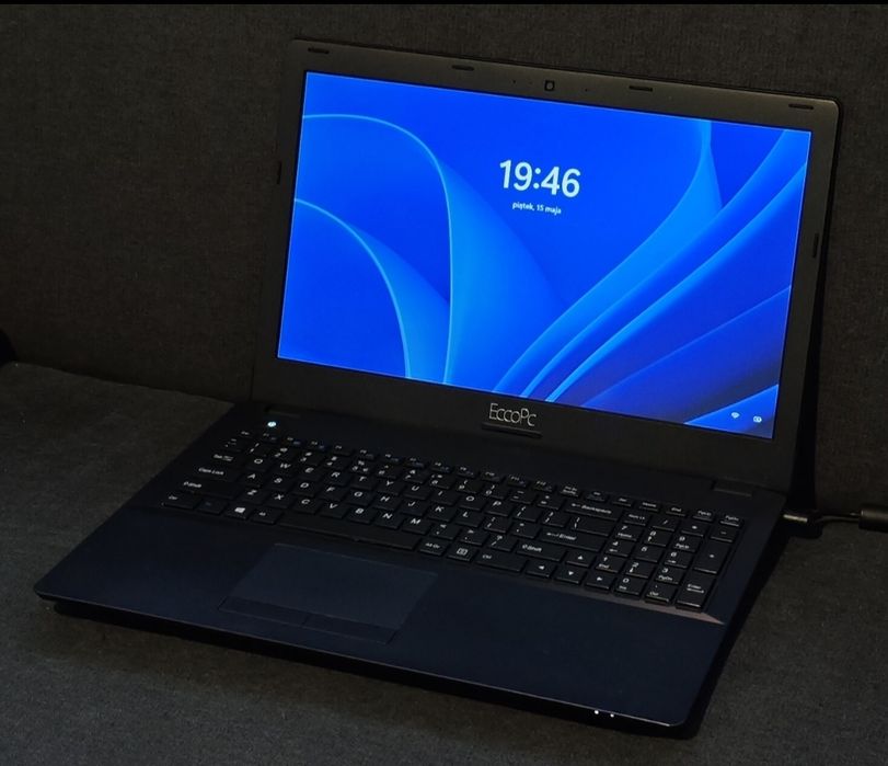 EccoPC Clevo N650DU 15.6' HD Intel i5 6500 HD 530 8/256GB DDR4 Windows 11