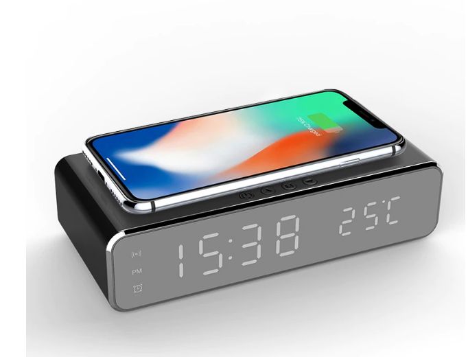 Espertador com carregador de telemóvel