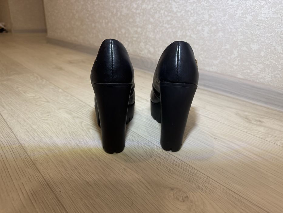Жіночі туфлі на підборах 36р