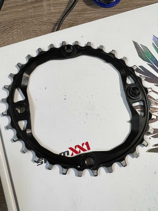 Zębatka Absoluteblack Oval 32T owalna 1x 104 BCD