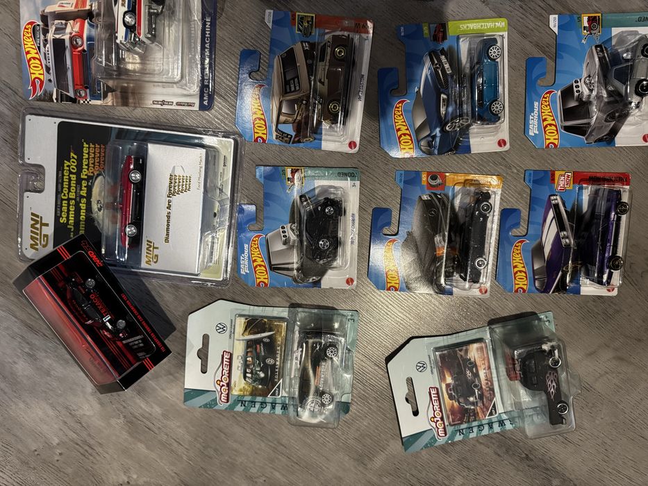 Kolekcja modeli w skali 1/64 Hot Wheels i inne