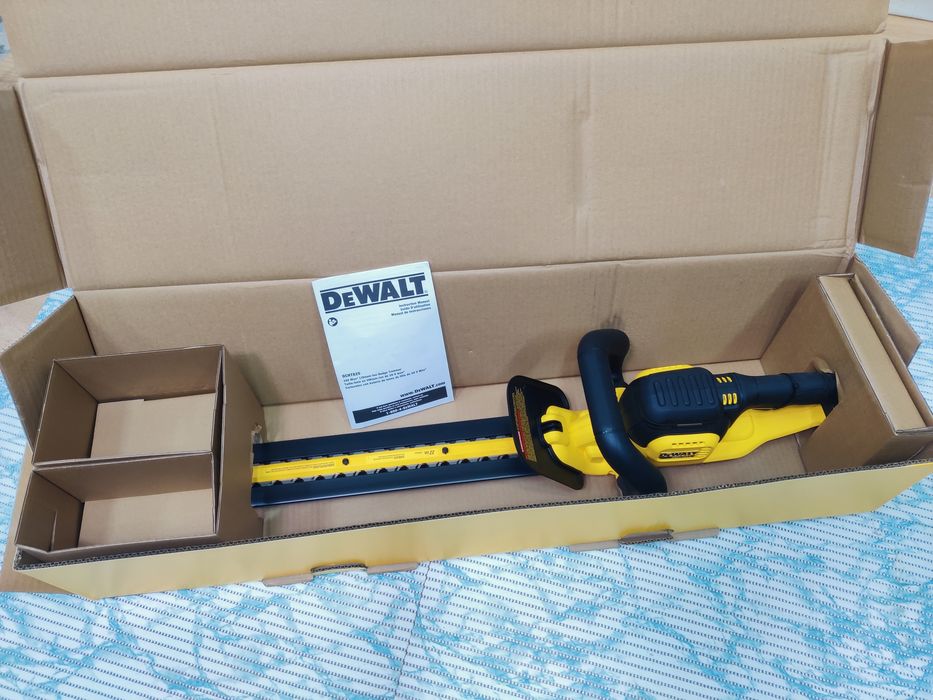 Кущеріз DeWalt DCHT 820.Садовий трімер.22 дюйма. Кусторез.