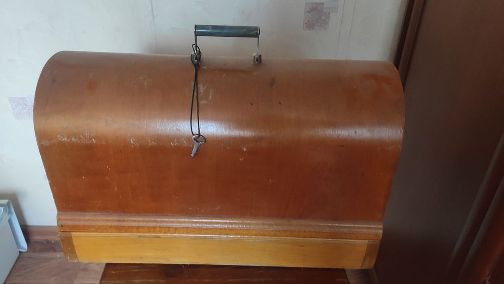 Продам швейную машинку