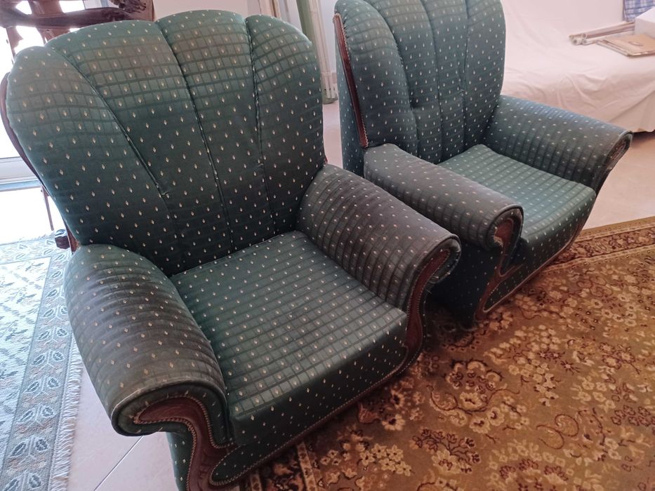 Dois sofás individuais