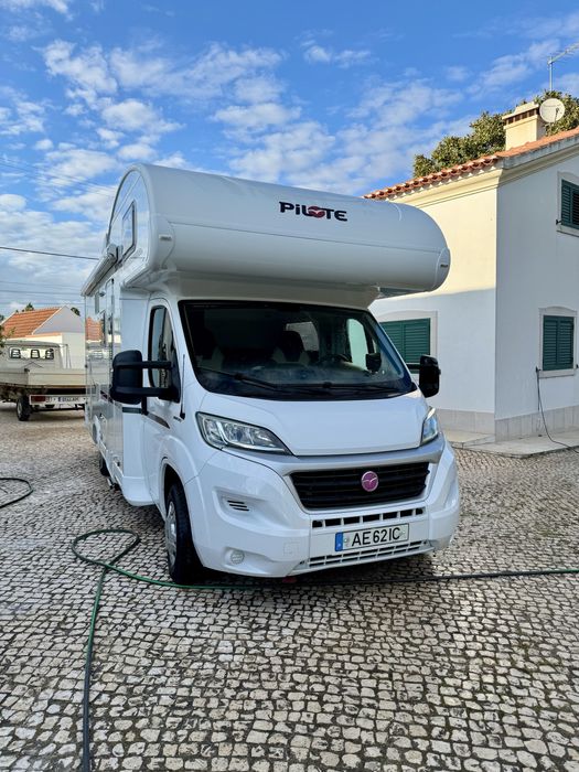 Autocaravana Pilote 6 lugares de viagem e dormida
