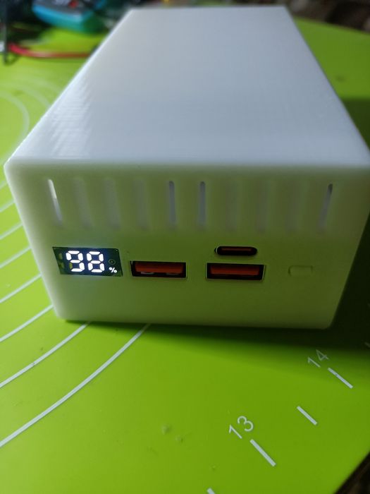 Корпус повербанка з платою 22.5 ват