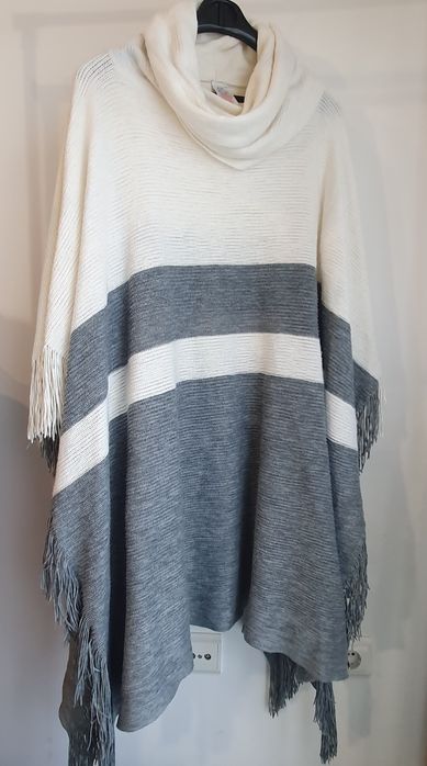 Casaco poncho gola alta