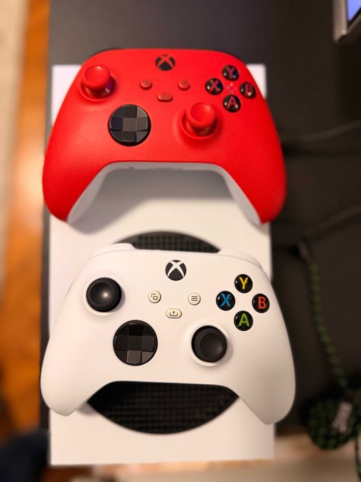 Xbox Series S 512GB com 2 comandos [Como nova]