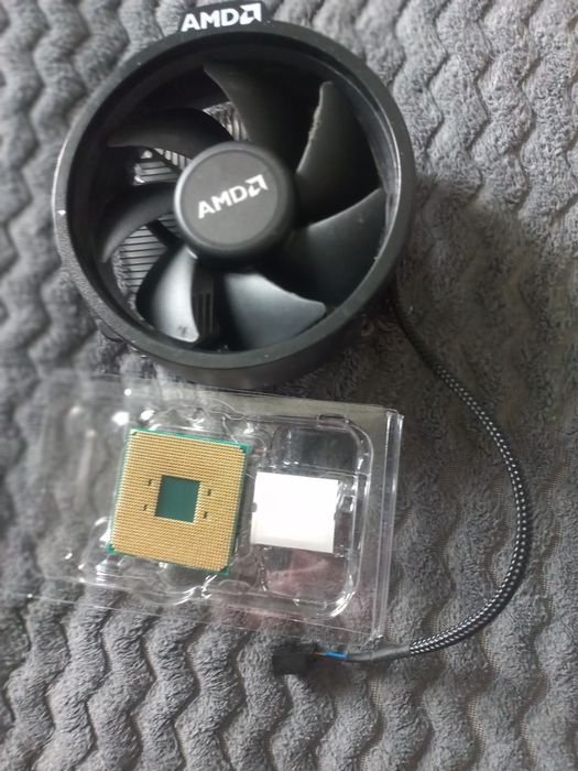 Прцесор AMD Razen 5 5500.мало в користуванні.Читайте опис.