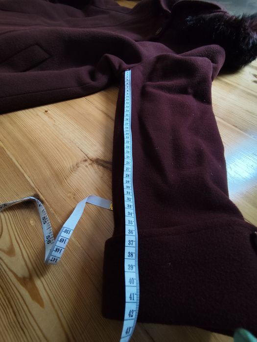 Płaszczyk  zimowy z guzikami i kapturem