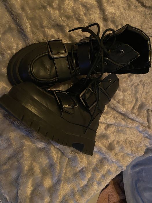 Botas berskha com plataforma c/ novas