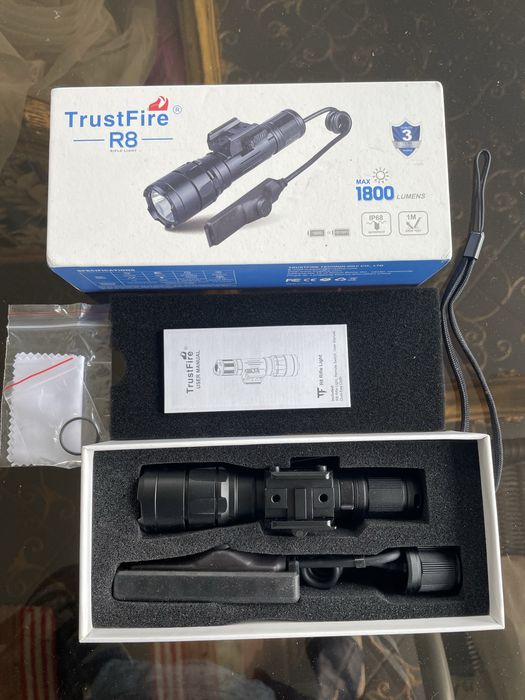 Тактичний  підствольний ліхтарик з високою яскравістю 1800 люменів