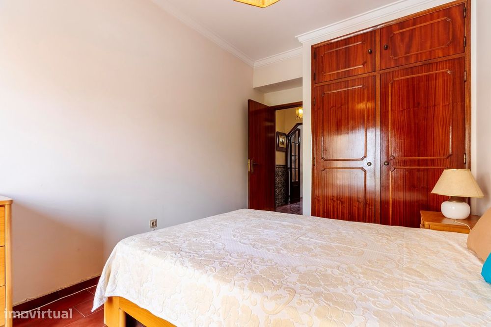 Apartamento T1 c/ Varanda e Marquise, a 550m da Praia, na Costa da Cap
