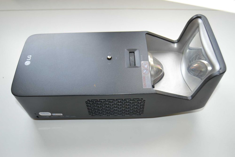 Projetor LG UST PF1000U Curta Distancia para peças, Comando Remoto e Fonte de Alimentação vendidos separadamente
