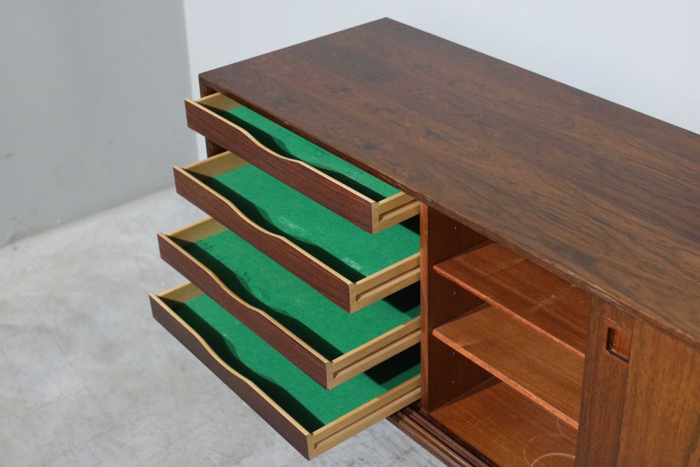 Aparador Gunni Omann Modelo 21 em pau santo | Danish Design | Vintage