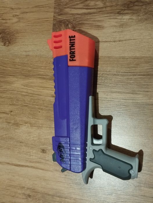 Pistolet fortnite NERF