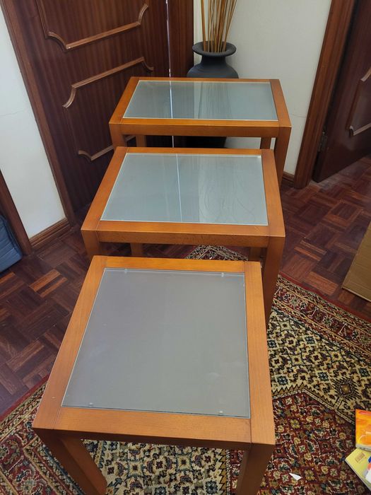Conjunto 3 Mesas de Apoio Ninho (Cerejeira e Vidro Fosco)