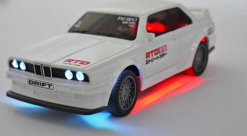 Дрифт машинка на радіокеруванні BMW M3 E30 Mini Drift 1:43 4WD до 15 км/год LED-підсвітка USB-зарядка комплект для дрифту