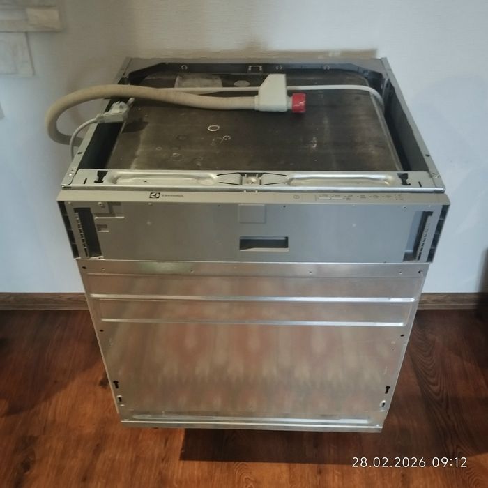 Посудомийна машина Electrolux ESL 96211 LO (60см)