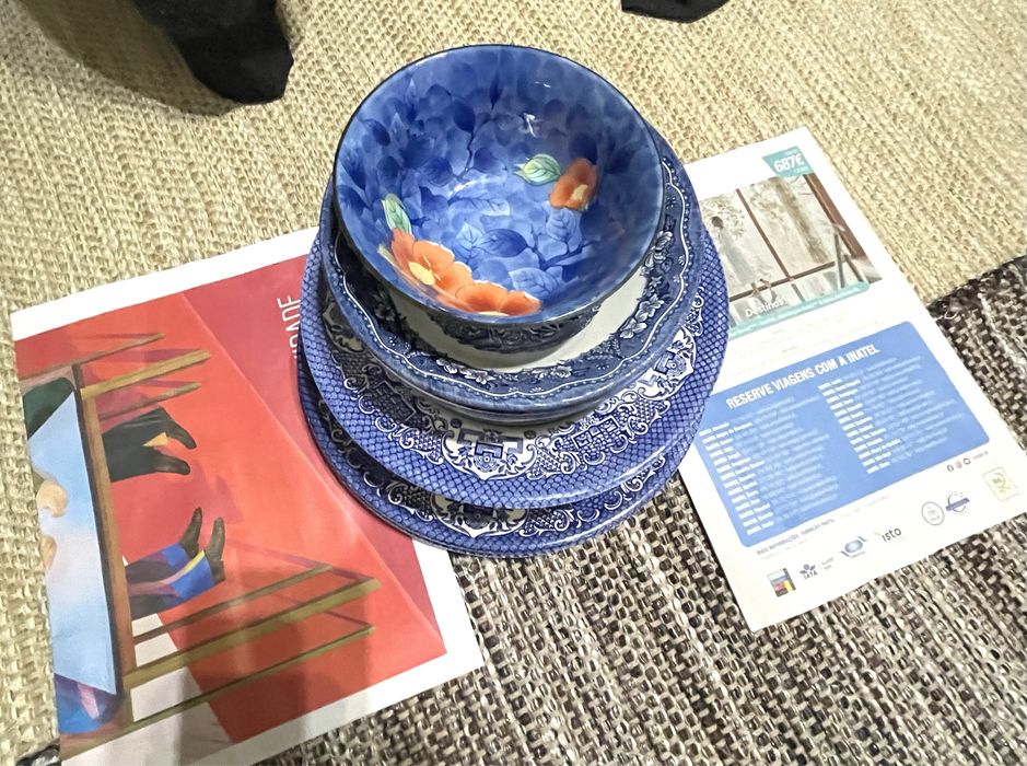 Pratos   + 3  jarras