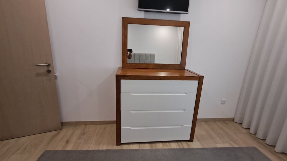 Cómoda em carvalho e branco lacado 1.11cm X 50x 1.00