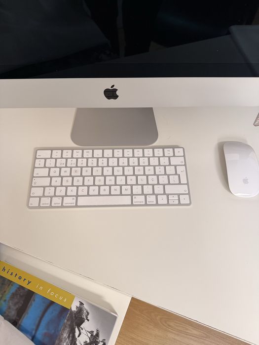 iMac Retina 4K 21.5" (2019) – 1TB – Radeon Pro – Apple Keyboard + Mouse